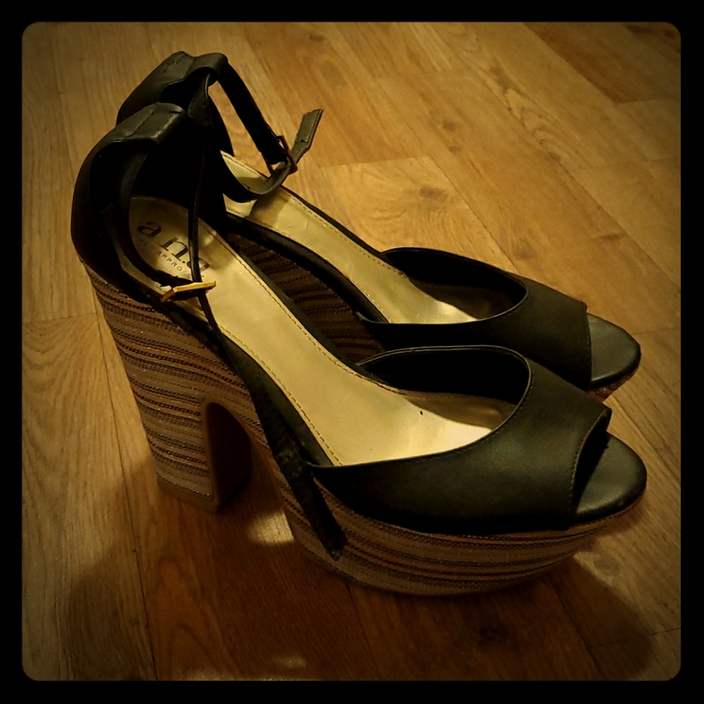 Shoe